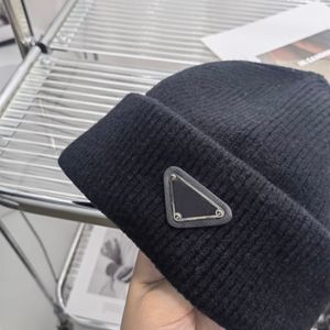 Luxe beanies ontwerper Winter Beanie Men and Women Fashion Triangle Letters Design Gebreide hoeden herfst wollen cap geometrische unisex warme schedelhoed multi -kleuren