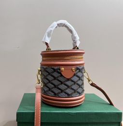 Étui de beauté de luxe en cuir gy inversé Petite taille bandoulière amovible sangle tambour sac à bandoulière une poignée cylindre Mini sac