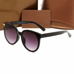 Luxe bijen gepolariseerde zonnebril voor vrouwelijke mannen Fashion Classic Retro Ladies Outdoor Travel Sun Glazen 5152