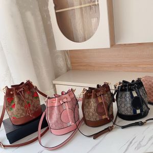 Luxe grote meiden prinses handtassen zoete desinger oude kinderen aardbei gedrukte single schoudertas lady stijl veter bucket Bags f1631