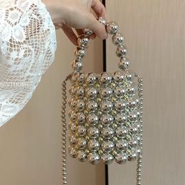 Luxury Big Pearl Bucket Bag Women Chic Handmade Beading Clear Geading Emcripting y bolsos de bolsos Dames de mensajería Dinne 240418