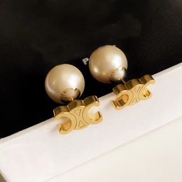 Pendientes de diseño de letras de perlas grandes de lujo para mujer Pendientes de oro de 18 quilates Elegante encanto Bola de doble cara Pendientes retro vintage Pendientes Anillos de oreja Joyería de boda