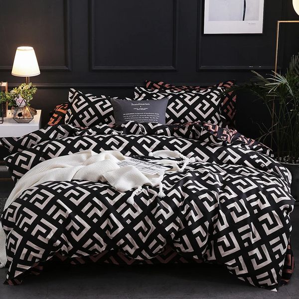 Ensemble de literie noir de luxe reine roi simple pleine taille linge de lit en Polyester ensemble de housse de couette moderne oiseau Plaid Anime avec taie d'oreiller 240130