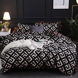 Parure de lit noire de luxe, ensemble de literie simple, pleine taille, en Polyester, housse de couette, moderne, à carreaux d'oiseaux, Anime avec taie d'oreiller