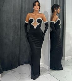 Luxe Noir Sans Bretelles Robe De Soirée Formelle 2023 Satin Découpé Perles Étage Longueur Gaine De Bal Robes De Soirée Robe De Soirée Robes De Fête