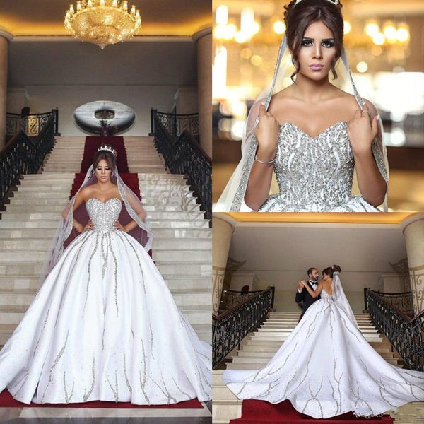 Lujo Bling Dubai Árabe Tallas grandes Vestidos de novia Lentejuelas Lentejuelas Cariño Sin espalda Tren de barrido Vestido de novia campestre con velos a juego
