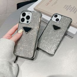 Funda de lujo para teléfono móvil con brillo ostentoso para iPhone 15 14 13 12 Pro Max 11 X Xs Xr 8 7 Plus Glitter Bling Shell Diamond Rhinestone Decoración Contraportada Triángulo Diseñador