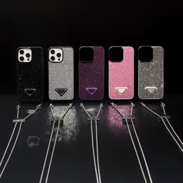 Luxe Bling Glitter Phone Case Designer voor iPhone 15 Pro Max 14 Max 13 12 11 14 Plus 15 Plus Case Fashion Rhinestone Diamond Triangle P Crossbody Chain Sling Case