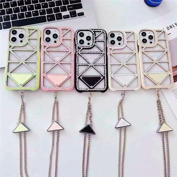 Coque de téléphone de luxe à paillettes pour iPhone, compatible modèles 15 Pro Max, 14, 13, 12, 11 Pro Max, 15 Plus, Triangle P creux, couverture mobile, bandoulière avec chaîne et lanière