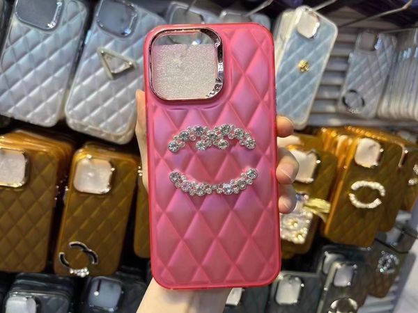 Cas de téléphone de luxe Bling Glitter pour iPhone 14 12 13 15 Pro Max Fashion Designer Placage Brillant Diamant Motif Femmes Silicone Souple Sexy Girly Couverture Arrière Au Détail