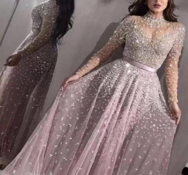 Lujo Blush Pink Vestidos de baile cuello alto Una línea de lentejuelas Cristales con cuentas Apliques florales Wateau Train Rhinestone Noche formal Pa9158110