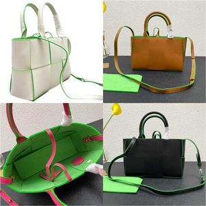 Bolso Bottegass de lujo Diseñador Arco Bolso de mano Bolso tejido de cuero suave Bolso simple y elegante Bolso de mano Hombro Crossbody Dos colores Seis bolsos de celosía Cy