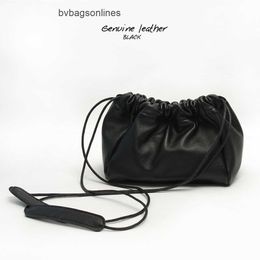 Luxury Bottegs Venets Jodie Sac Sac Andiamo Crossbody Bag New Leather Simple Trawstring Fashion Coréen Small Black Soft Womens avec un logo d'origine 1: 1