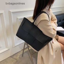 Luxury Bottegs Venets Tote Sac Woven Fashion Handbag Sac grande capacité 2024 Nouveau sac à main Simple Tote avec un logo d'origine 1: 1