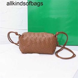 Luxury BotteVenets Shoulder Bag Loops Woven 7a Mini Genuine Leather Bags Camera Lamp Zipper Closure Composite Suede Lining Wo