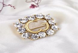 Boutique de luxe broche diamant accessoires de mode types parfaits costumes boucle antireflet bijoux taille haute 264m8678749