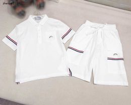 Luxe jongens Polo Shirt Set Kids Designer Kleding Babypakken Maat 100-150 cm Minimalistisch wit ontwerp Korte mouwen en shorts 24mar