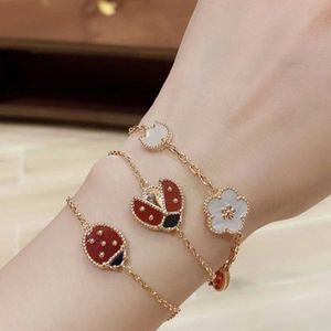 Bracelet de luxe conçu pour les personnes bracelet de ladybug sept étoiles femelles femelles naturelles avec logo original vanly