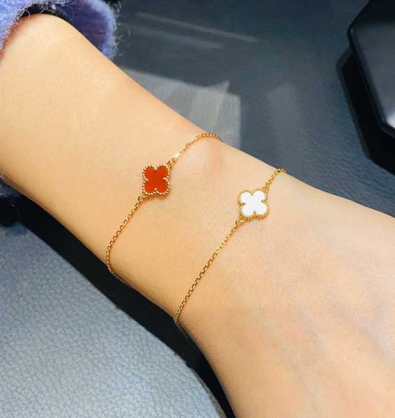 Bracelet de luxe conçu pour les personnes chanceuses à fleur de fleur simple bracelet blanc jade femelle pure argent pur 18k avec Vnain commun