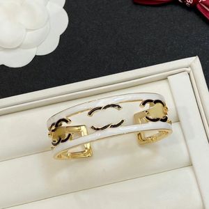 Luxe armbandontwerper voor vrouw Gold Bracelet Woman Brand Designer Roestvrij staal Open manchet Bangle armbanden sieradenfeestcadeau