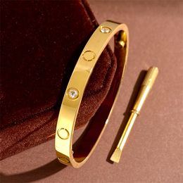 pulsera de lujo diseñador de joyas Clásico 6 mm pulsera para hombre perno conductor tornillo Brazalete de moda Aleación de acero de titanio Artesanía chapada en oro Nunca se desvanece No es alérgico cjeweler