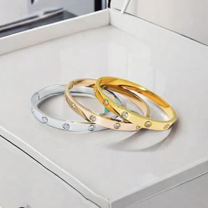 Bracelet de luxe Bracelet en acier inoxydable pour femmes bracelets de zircon de forme classique Couple de luxe Bangles Bijoux accessoires