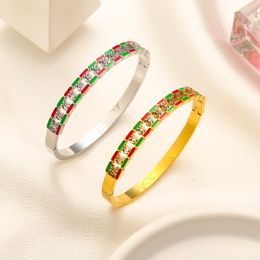 Bracelets de style bracelet de luxe avec sceau d'acier Femmes Bangle Bijoux de créateur de luxe 18k Amateurs de mariage en acier inoxydable à plaque en or Gift Bangles