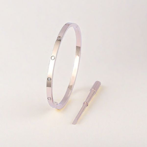 Bracelet à vis de concepteur pour femmes Luxury Brangle à tendance 18k Diamant en acier en titane plaqué Gold 18K pour femmes