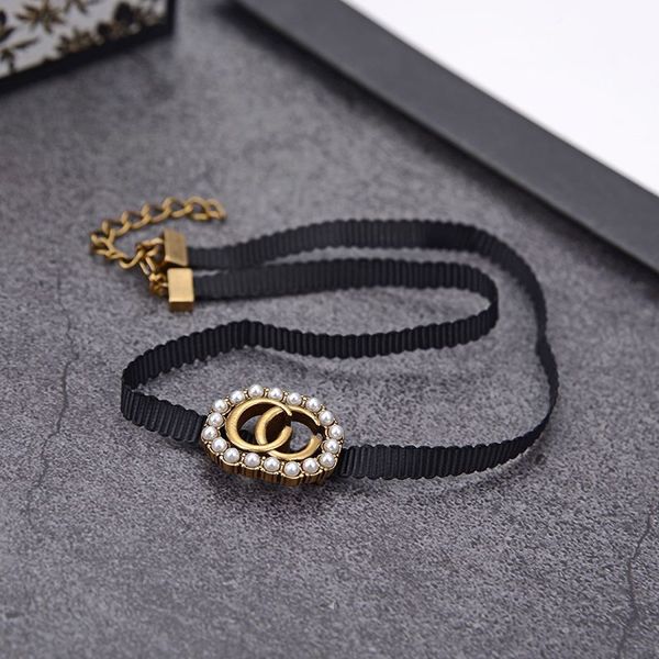 Bracelets de luxe Bijoux Chokers Alphabet Black Corde Chaîne Simulation importée Perle Diamond Countre de laiton cohérent