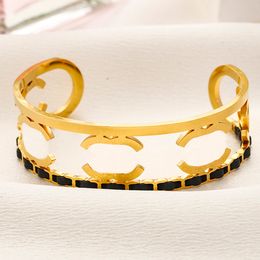 Braceletas de lujo Mujeres PU Cuero de cuero Diseñador de marca de moda Doble Pulsera de doble letra 18K Regalos
