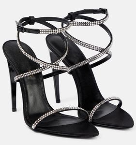Marque de luxe 2023 Jerry femmes sandales chaussures cristal orné de boucles en satin noir sangle talons hauts noir dame sandalias robe de mariée EU35-43
