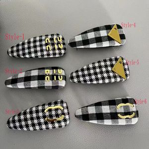 Marca de lujo Barrettes Diseñador para mujer Coreano Medio Simple Cuadrícula Impresión Horquilla Marca BB Clip Ocio Horquillas Moda Borde ancho Horquilla Versátil Tela Pinzas para el cabello