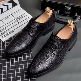 Marque de luxe britannique pointu noir Crocodile motif chaussures pour hommes concepteur robe de mariée retour affaires appartements chaussures
