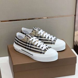 Luxe merk casual schoenen platte outdoor strepen vintage sneakers dikke zool seizoen tinten merk klassieke herenschoenen 11s