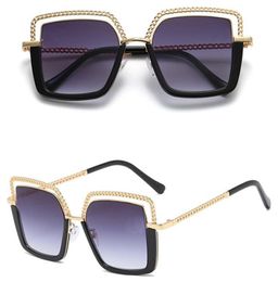 Luxe merk Chan El Fashion zonnebril metalen ketting vierkante dames anti-ultraviolet casual rijden spiegel geschikt voor iedereen 2454619