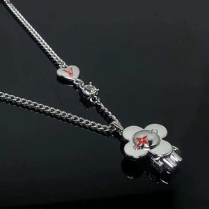 Marca de lujo Trébol Muñeca de dibujos animados Diseñador Collares pendientes para mujer Para hombre Retro Vintage Hip Hop Libro gótico Moissanite Cadena Choke Collar Caja de joyería Embalaje Oeqh