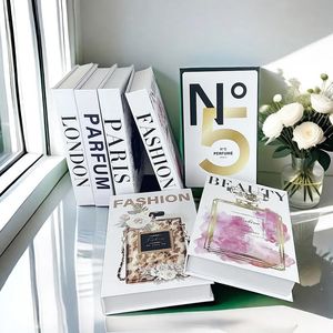 Marque de luxe Personnalisez les faux livres Perfume Magazine Magazine minimale Box de rangement de livres décoratifs Decor Table Els Decor 240420