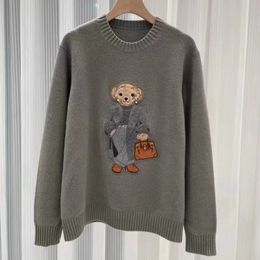 Diseño de marca de lujo suéter de oso para mujeres tejido 2023 set de invierno top bata lacado para mujeres 240104