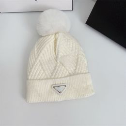 Diseñador de marca de lujo Gorros de punto Sombreros de punto de moda Sombrero de invierno Mujeres Niñas Moda Versátil Casual Sombreros sin ala Cálidos sombreros de cachemira Dropshipping