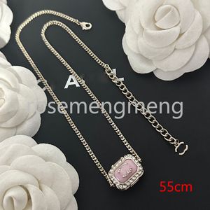 Luxury merk Designer Box Model Hangers Kettingen Nooit vervagen 18K Gold vergulde koper Crystal Pearl Letter Choker Pendant Ketting Keten Juweloze accessoires