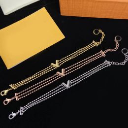 Luxury merkontwerper Bracelet 18K Gold Gold Plated Link Chain Bracelet Hanger Bower Bracelet Bangle voor elegante vrouwenletter Klaver Flower Designer sieraden