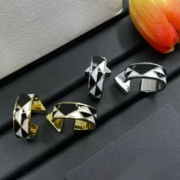 Boucles d'oreilles de créateurs de marque de luxe pour femmes en émail triangle de charme