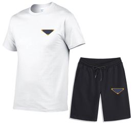 Marque de luxe Designer Mens Survêtements Ensembles Lettre Numérique Imprimer Mode Rétro Été Hommes Lâche Jersey T-Shirt Shorts Deux Pièces Ensemble