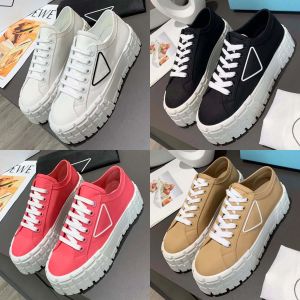 Designer de marque de luxe nylon caoutchouc patchwork lacets triangle logo chaussures de sport décontractées, chaussures en toile, chaussures en biscuit, petites chaussures blanches, chaussures d'usine de chaussures décontractées