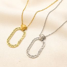 Pendentifs de marque de luxe Colliers ne se fanent jamais 18 carats plaqué or tête d'argent en acier inoxydable lettre ras du cou pendentif collier chaîne bijoux accessoires