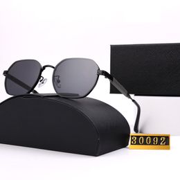 Marca de lujo Diseñador Gafas de sol cuadradas con montura metálica Para mujer Marco de hoja grande Gafas de sol para hombre Gafas Metal Vintage mujer 30092