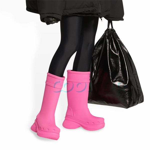 Marque de luxe designer trooper femmes caoutchouc tête carrée botte de pluie hommes classiques bottes de neige botte de fête en cuir mat daim brevet noir rose