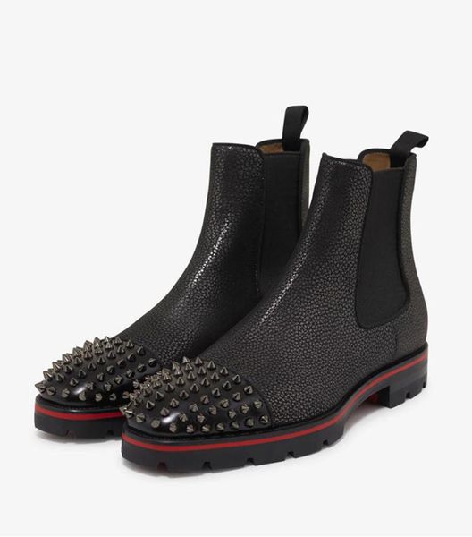 Marque de luxe Chaussures habillées Hommes Bottines Rouge Bas Rivets Botte En Daim En Cuir De Veau Slip Sur Bottines Semelle Lug Hommes Casual Booty Party Style De Mariage Avec Des Boîtes EU 38-47