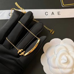 Luxuremerk elleboog met doos hangsel ketting ontworpen voor vrouwen lange keten 18k gouden vergulde kettingontwerper sieraden voortreffelijk accessoires paar cadeau