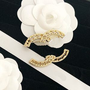 Marca de lujo Chica Broche Lujo 18K Chapado en oro Broche Regalo de fiesta Diseñador Solapa Broche Vintage Unisex Insignia Broche Primavera Accesorios de moda con caja